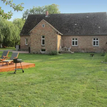 펜션 Three-bedroom Holiday In