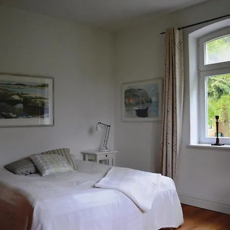 Three-bedroom Holiday In 펜션 Lärz